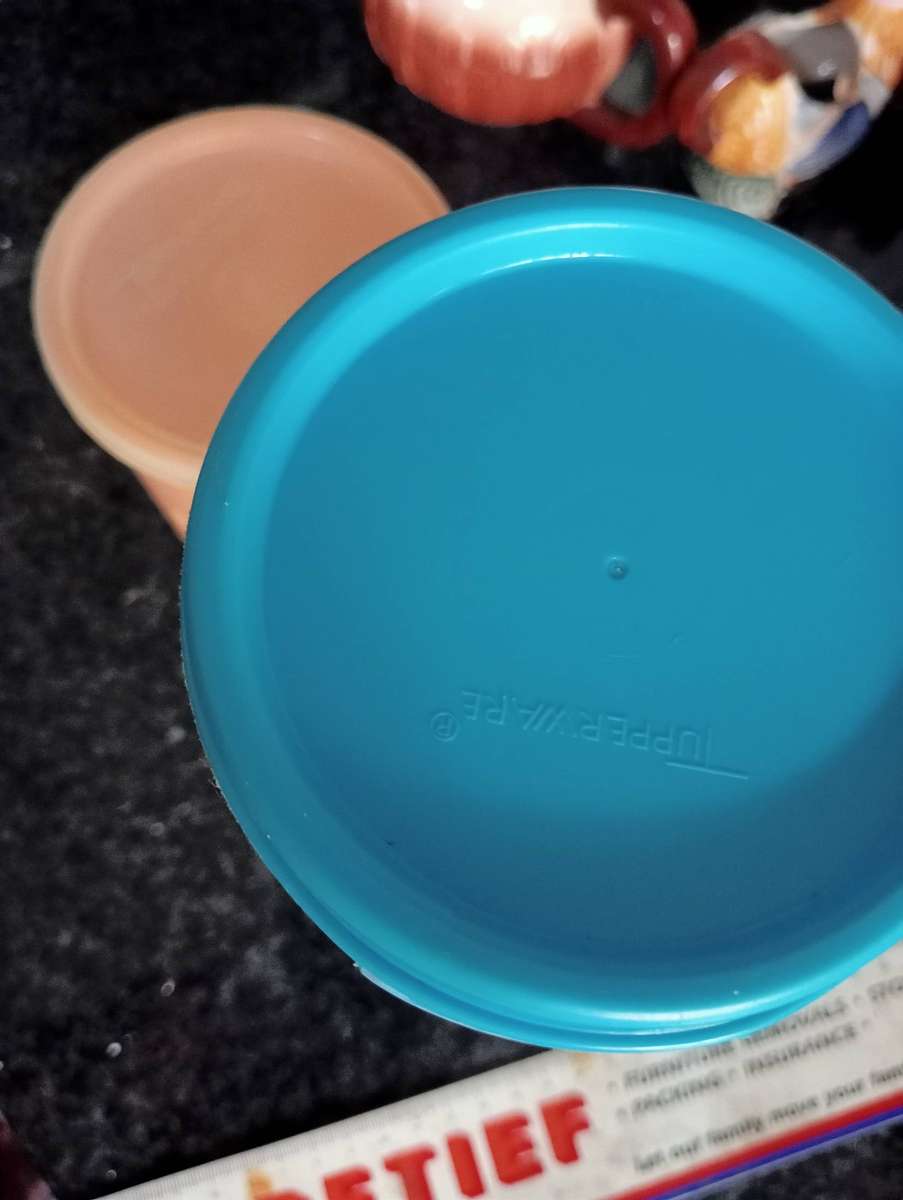 3 VINTAGE TUPPERWARE HOLDERS