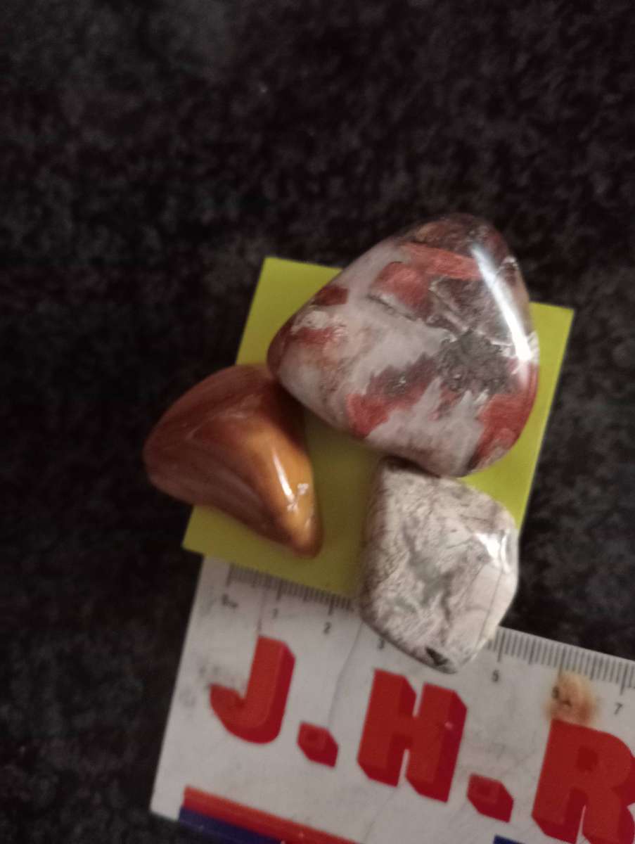 3 POLISHED GEMSTONES