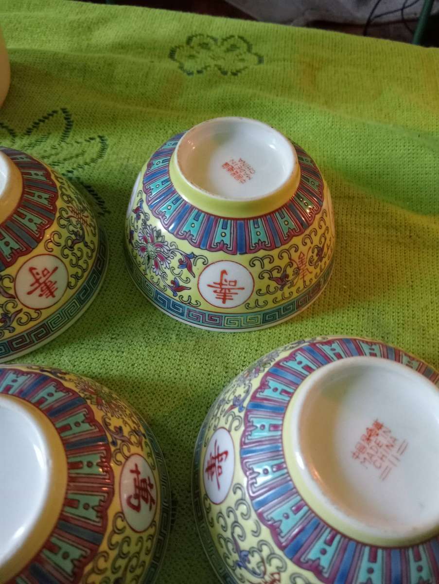 6 CHINESE FAMILY ROSE BOWLS