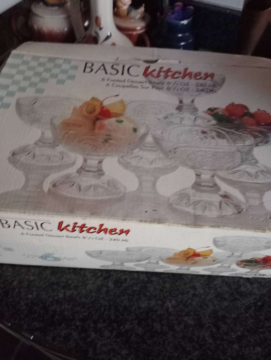 VINTAGE 6 NEW FOOTED  DESERT BOWLS IN ORIGINAL BOX