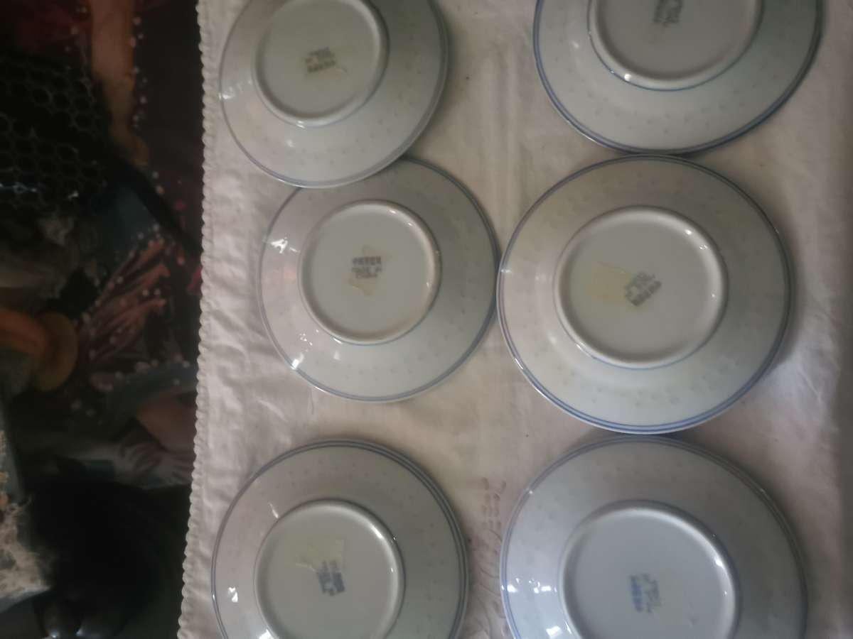 9 VINTAGE CHINA RICE EYE BOWLS