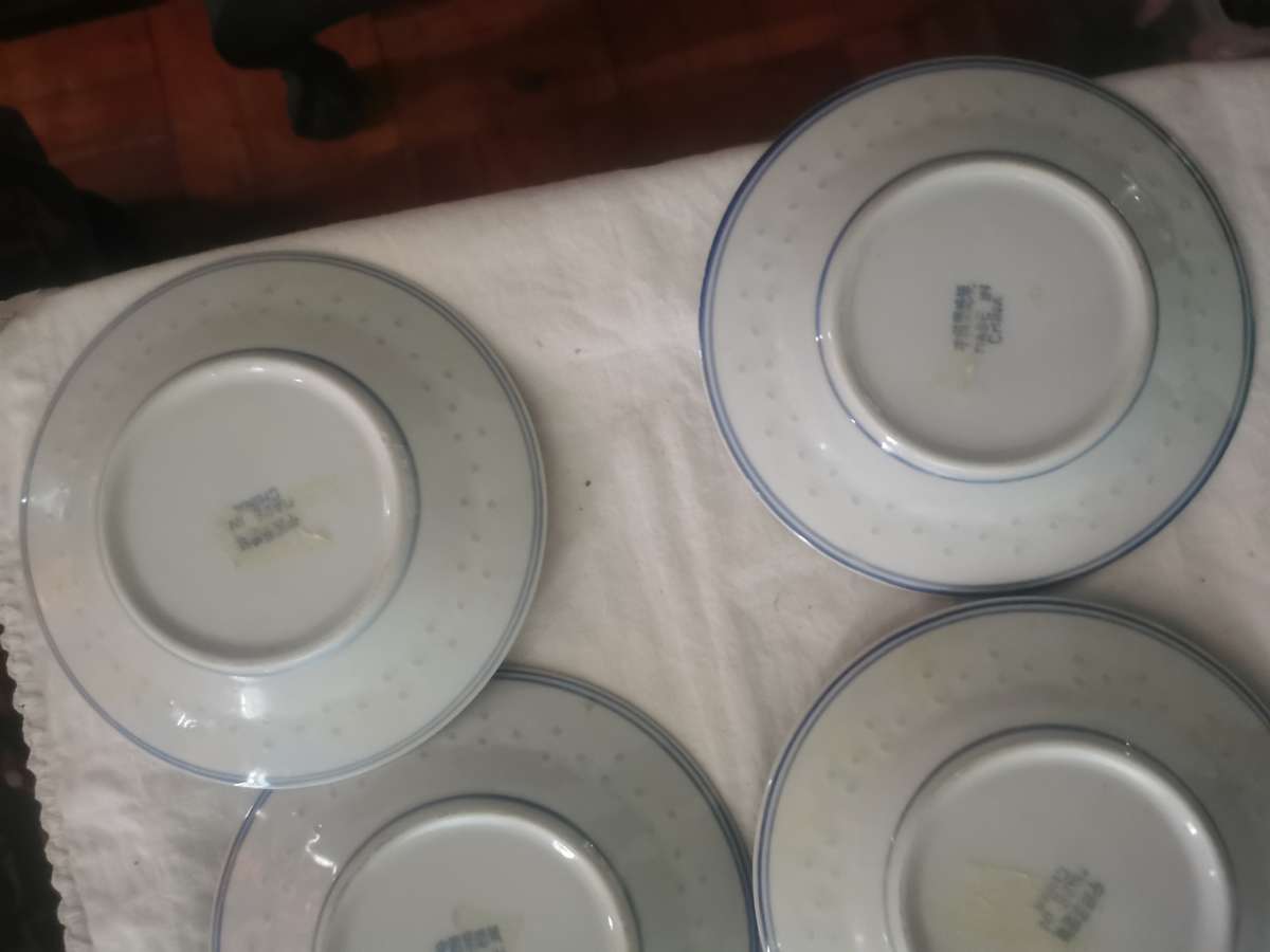 9 VINTAGE CHINA RICE EYE BOWLS