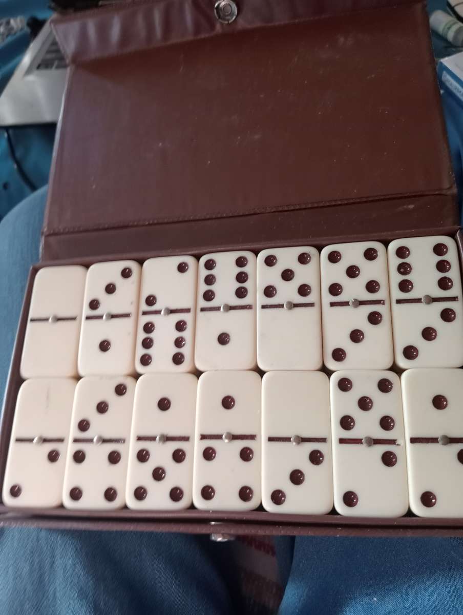 ANTIQUW ROYAL OK DOMINOS  SET