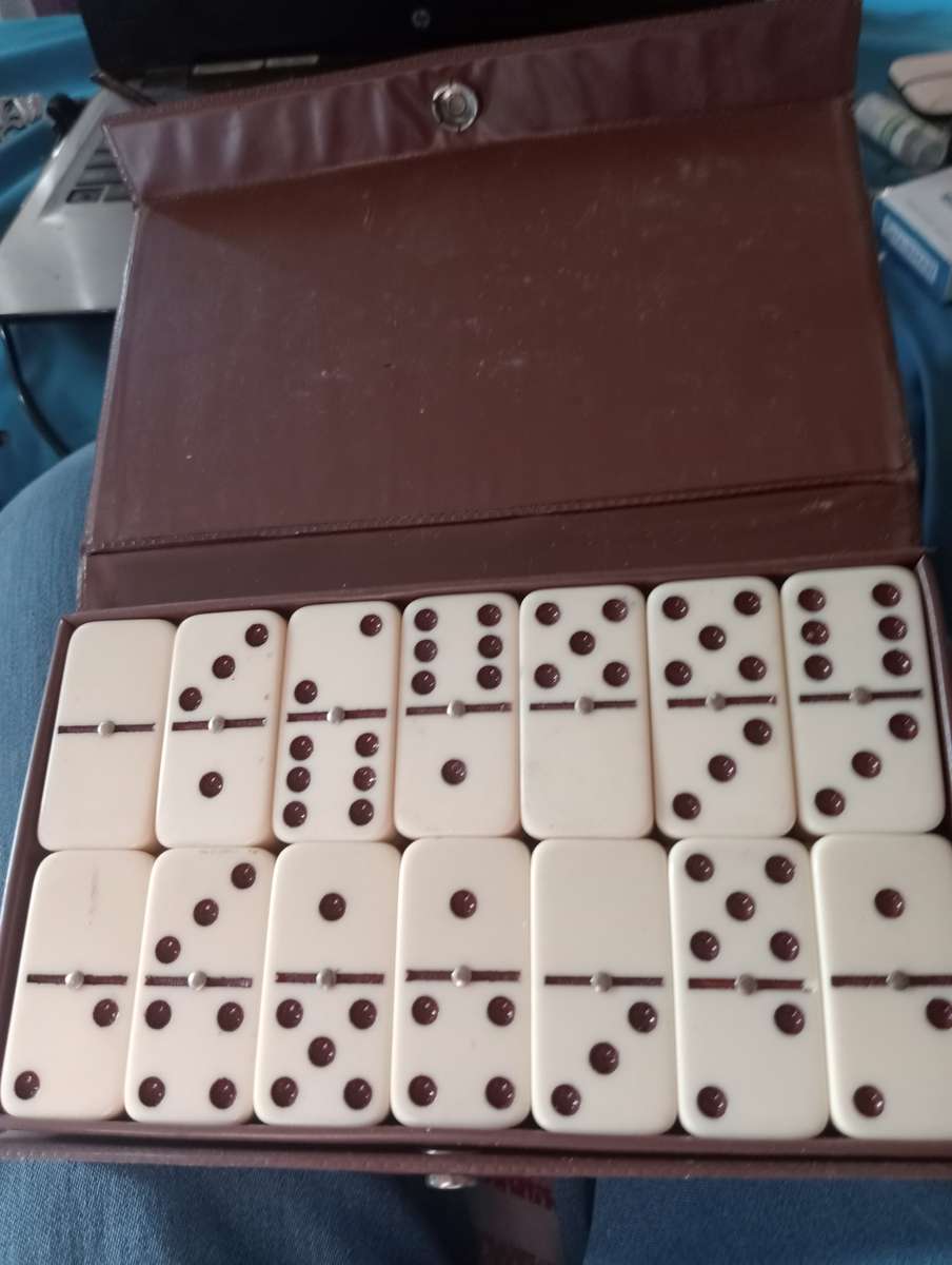 ANTIQUW ROYAL OK DOMINOS  SET