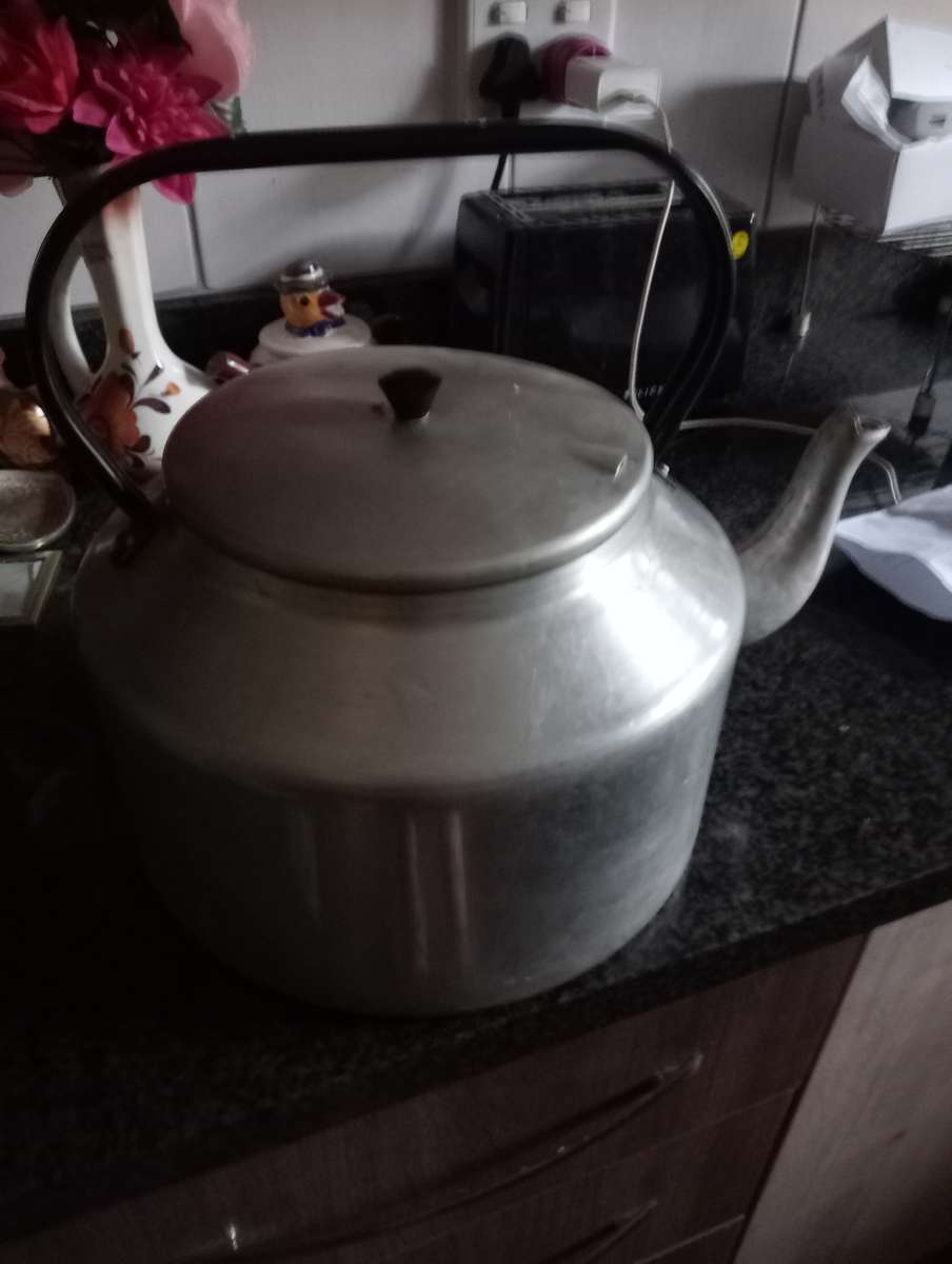 VINTAGE BIG ALLUMINUIM KETTLE
