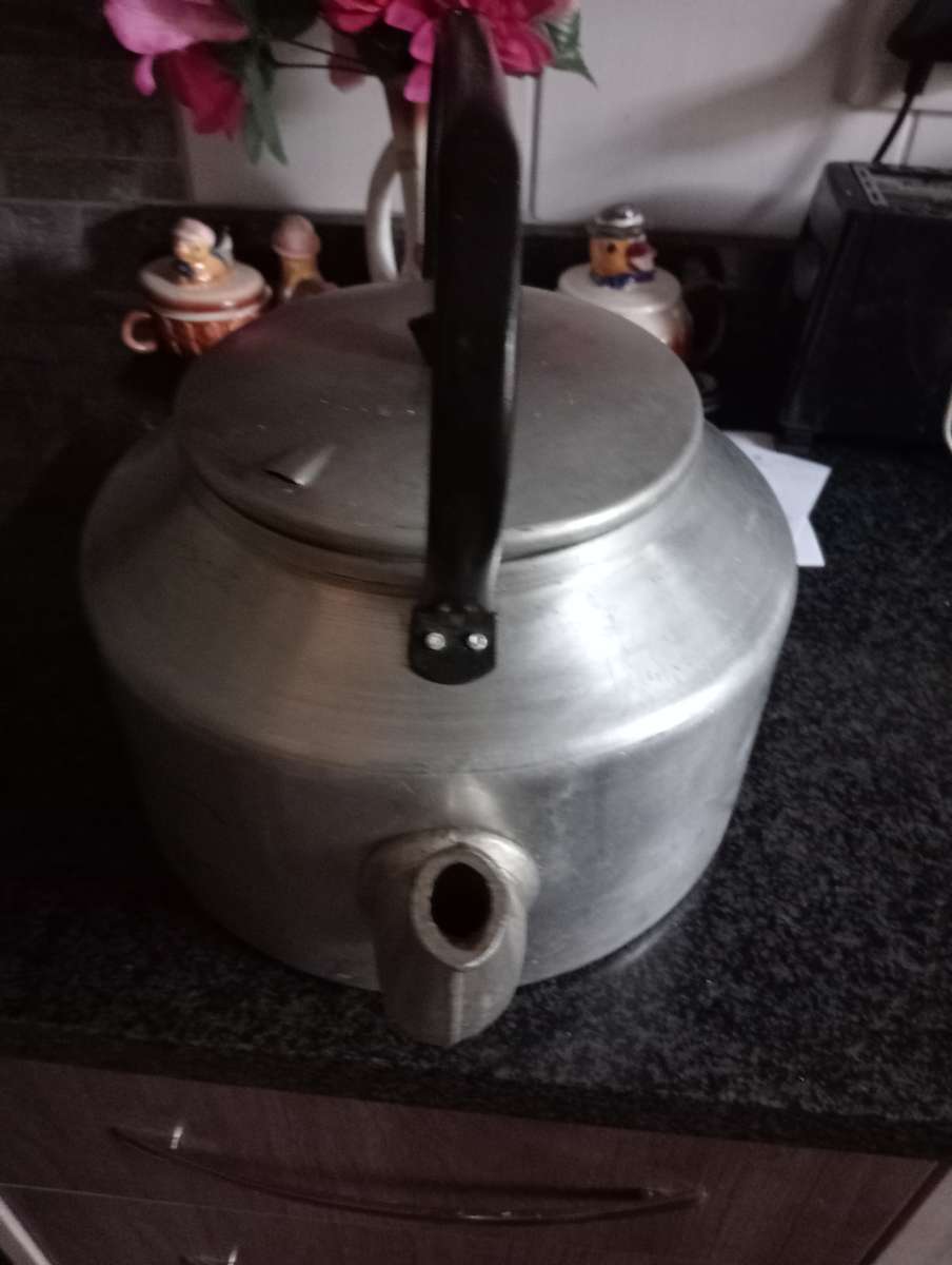 VINTAGE BIG ALLUMINUIM KETTLE