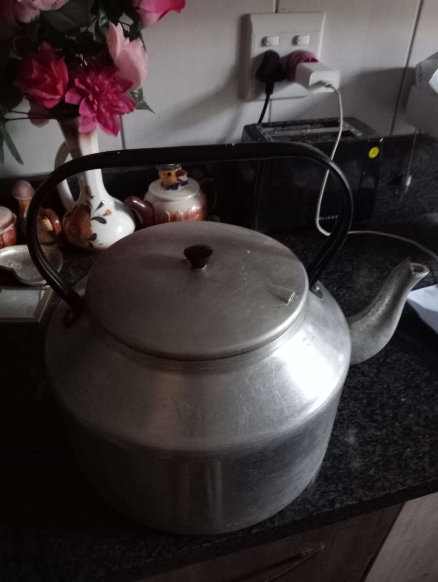 VINTAGE BIG ALLUMINUIM KETTLE
