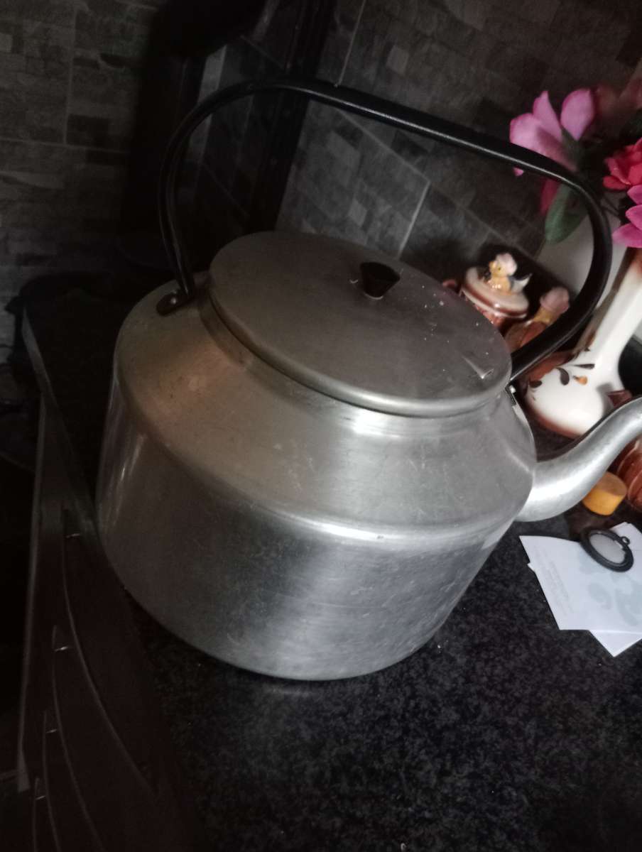 VINTAGE BIG ALLUMINUIM KETTLE