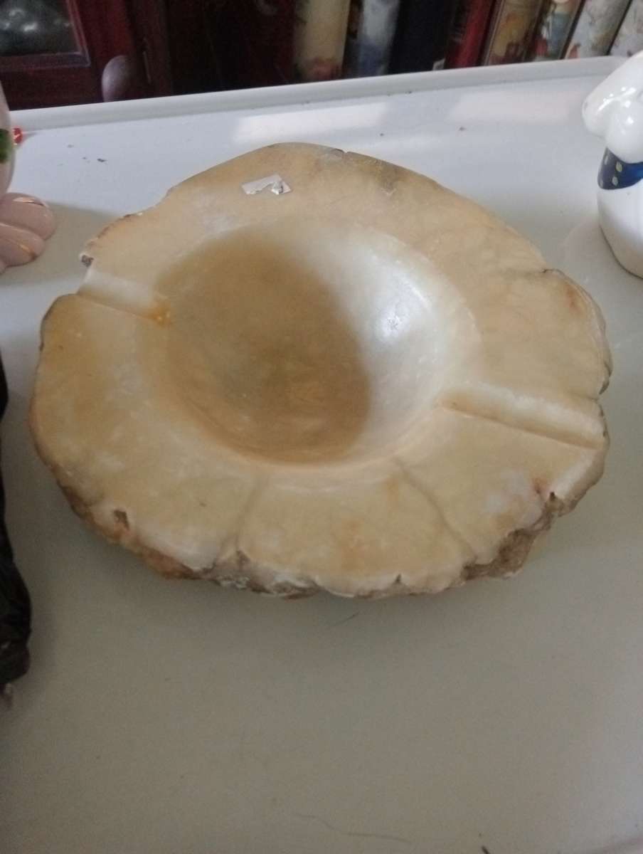 VINTAGEHEAVY ALABASTER ASHTRAY