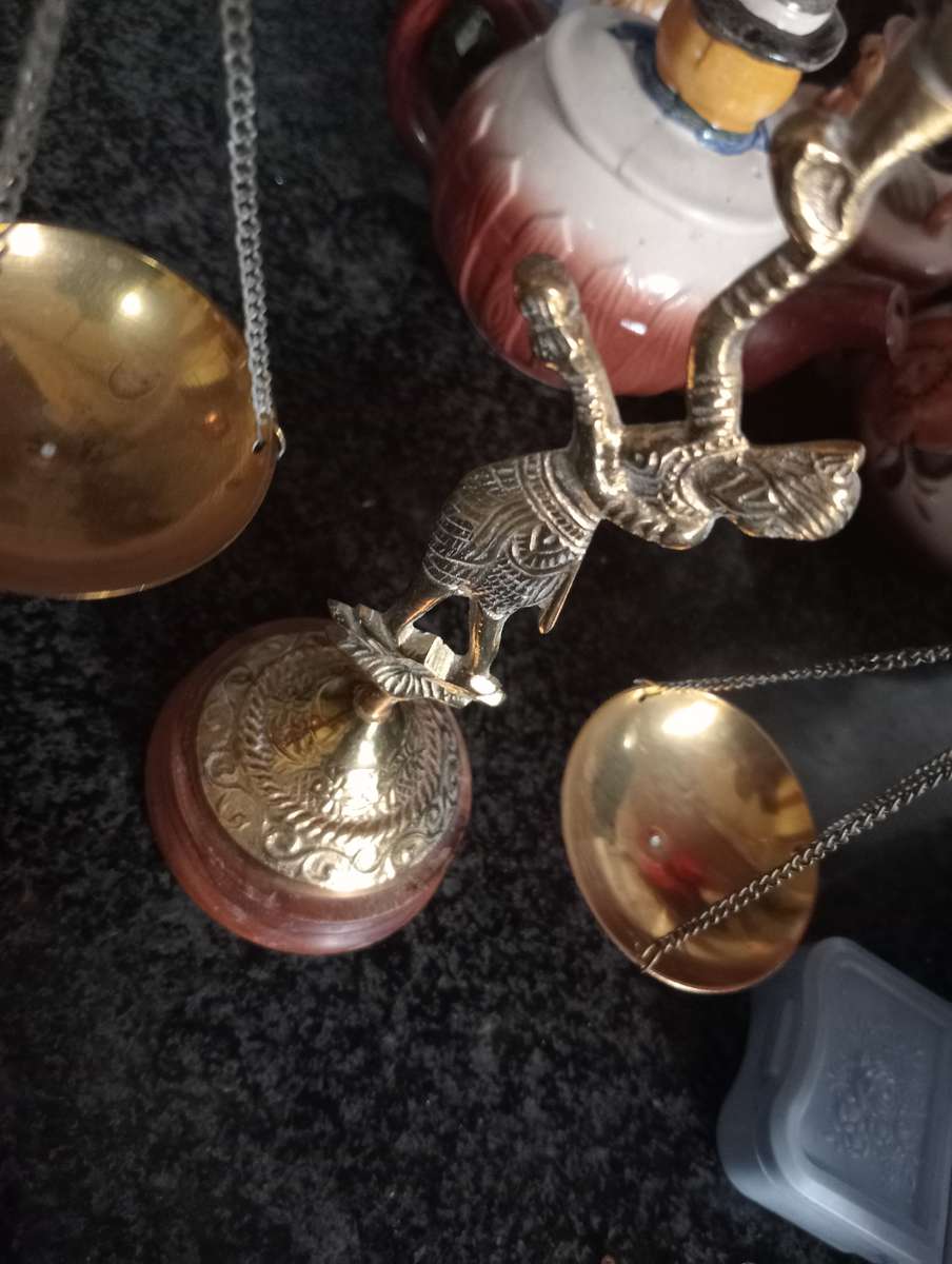 VIINTAGE BRASS  BALANCE SCALE