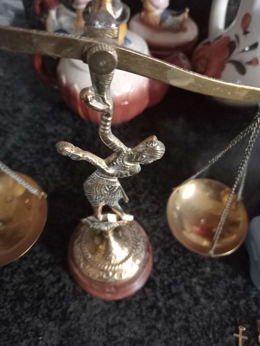 VIINTAGE BRASS  BALANCE SCALE