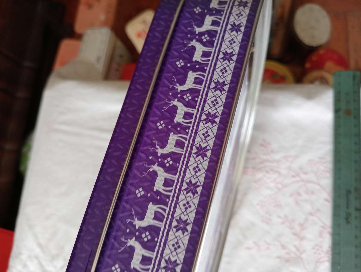 VINTAGE CADBURY FINGER BISCUITS TIN