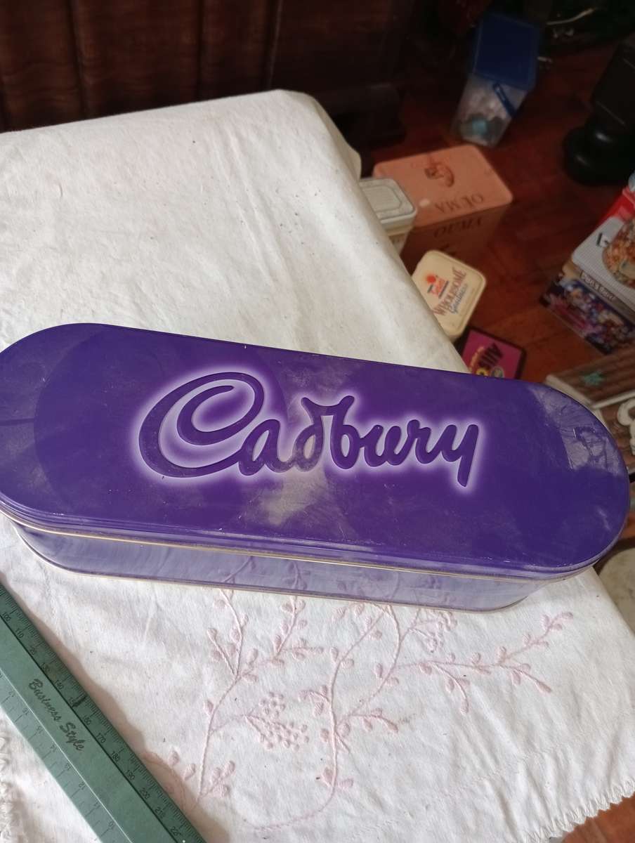 VINTAGE CADBURY FINGER BISCUITS TIN