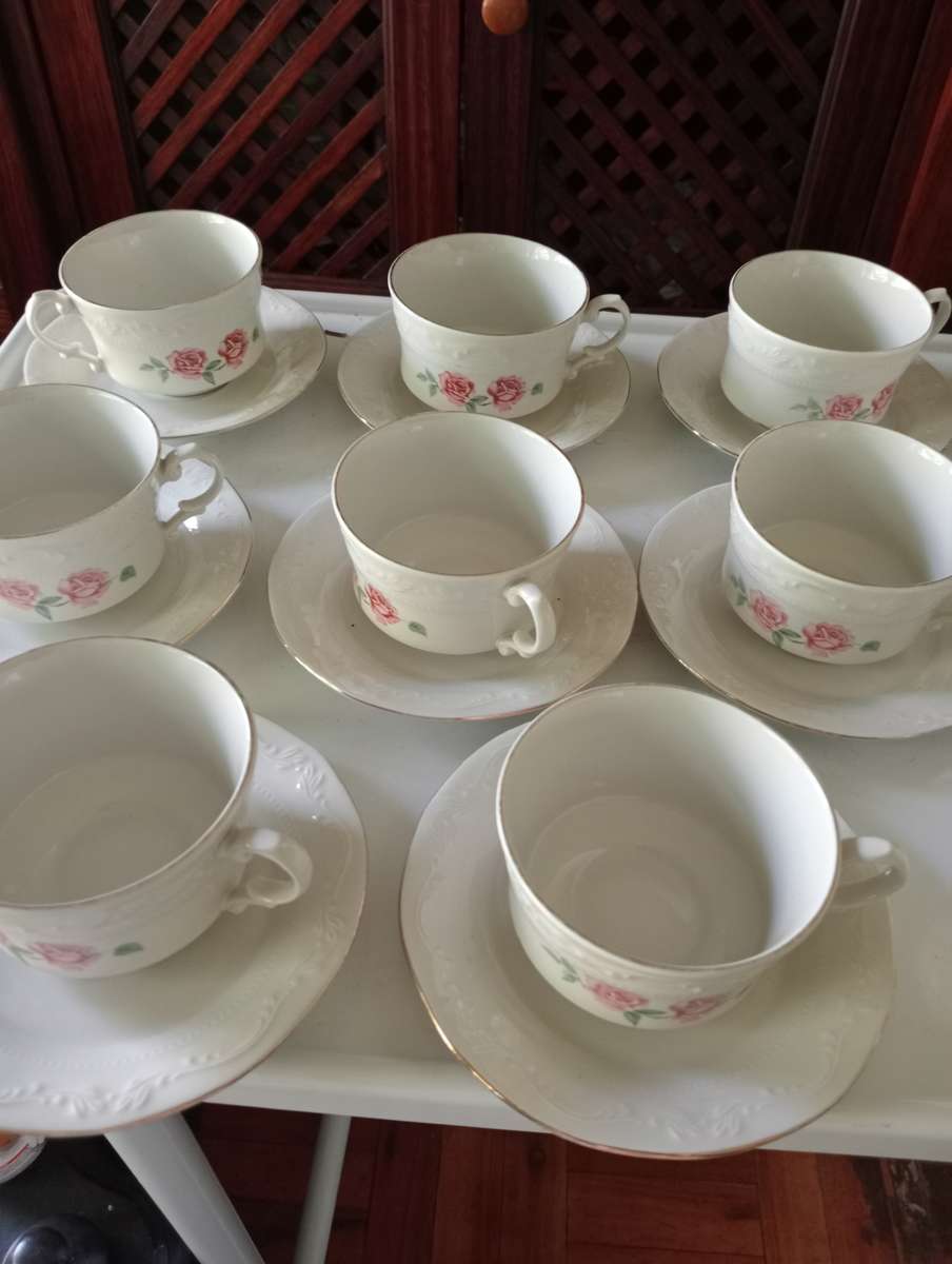 VINTAGE  46 PIECE HUGUENOT ROYALE FINE CHINA  SET