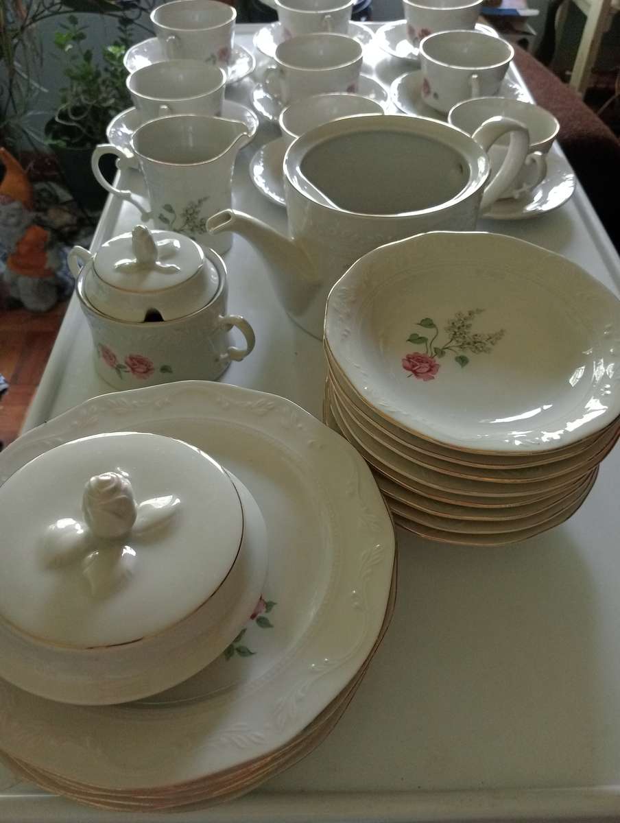VINTAGE  46 PIECE HUGUENOT ROYALE FINE CHINA  SET