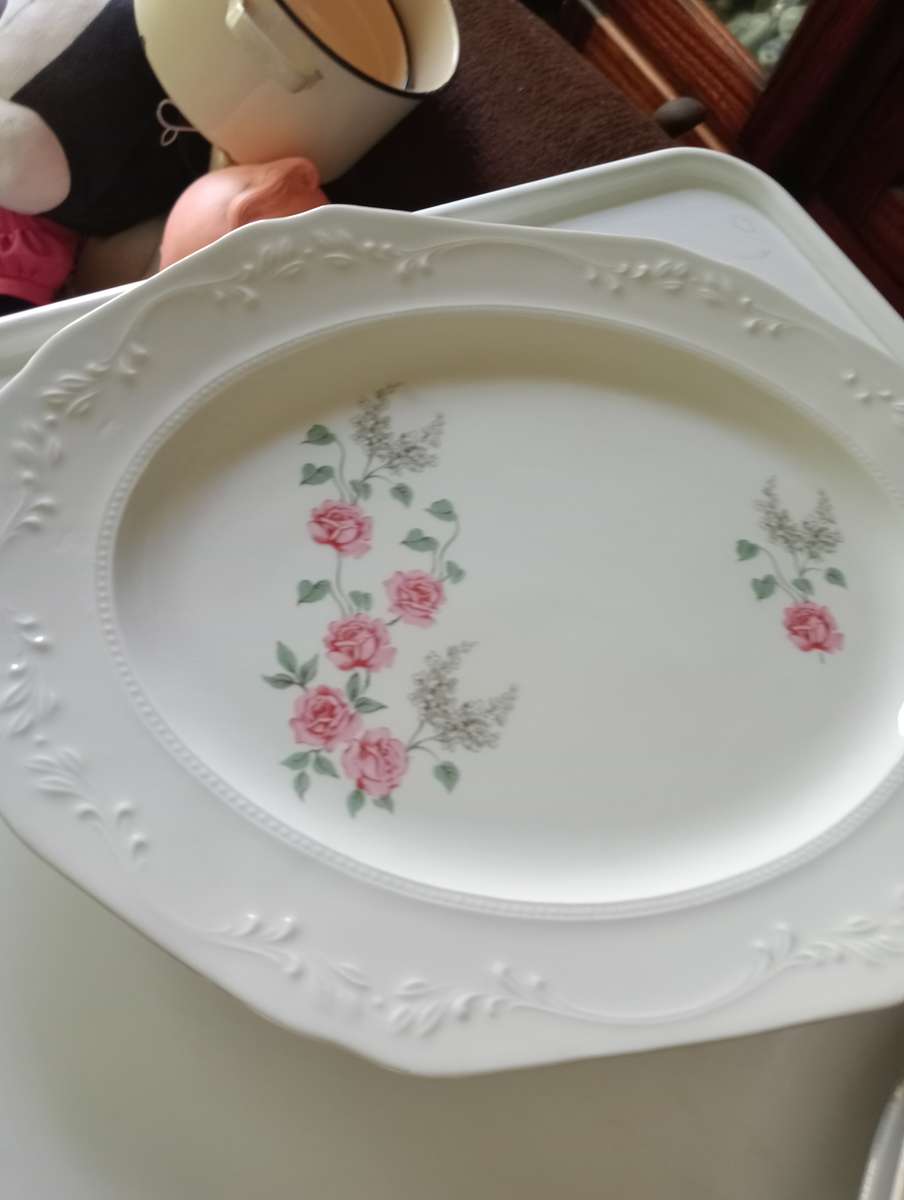 VINTAGE  46 PIECE HUGUENOT ROYALE FINE CHINA  SET