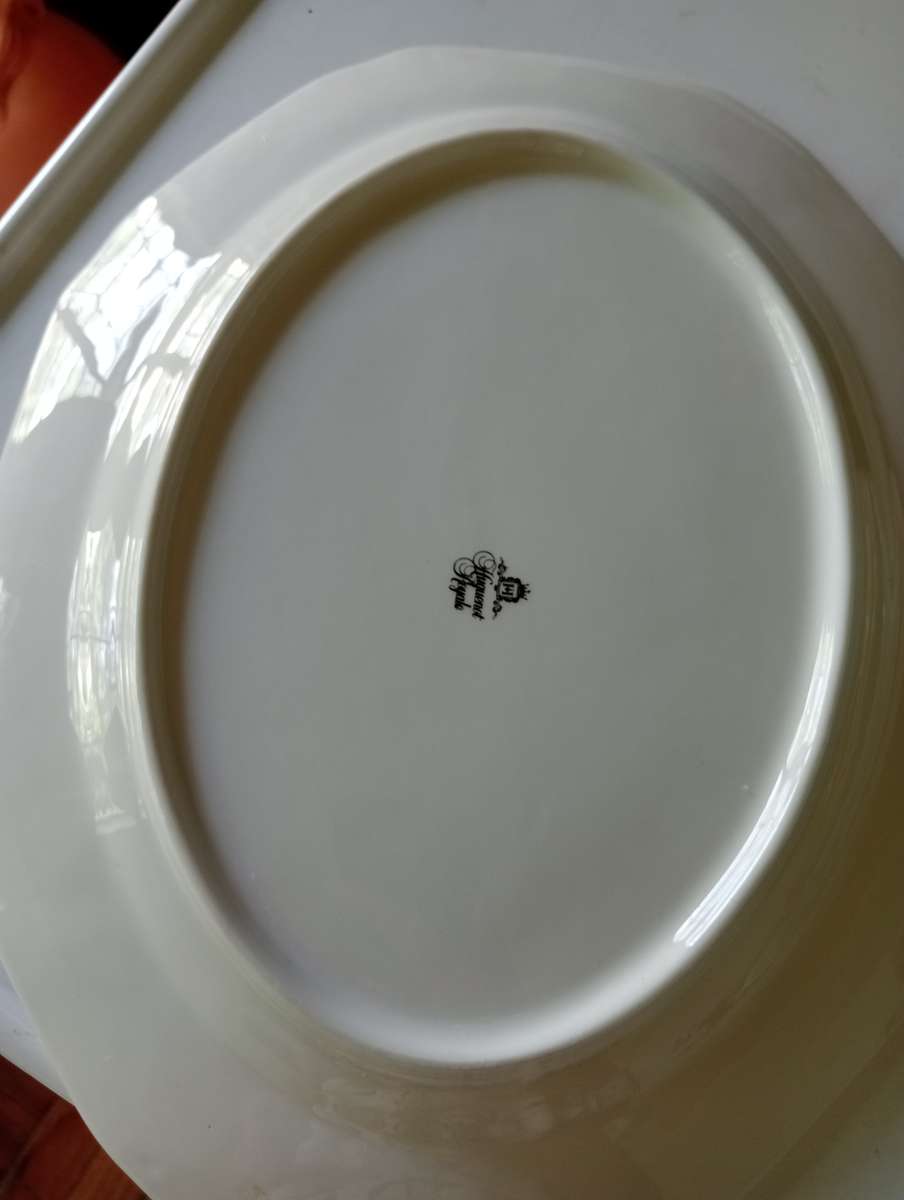 VINTAGE  46 PIECE HUGUENOT ROYALE FINE CHINA  SET