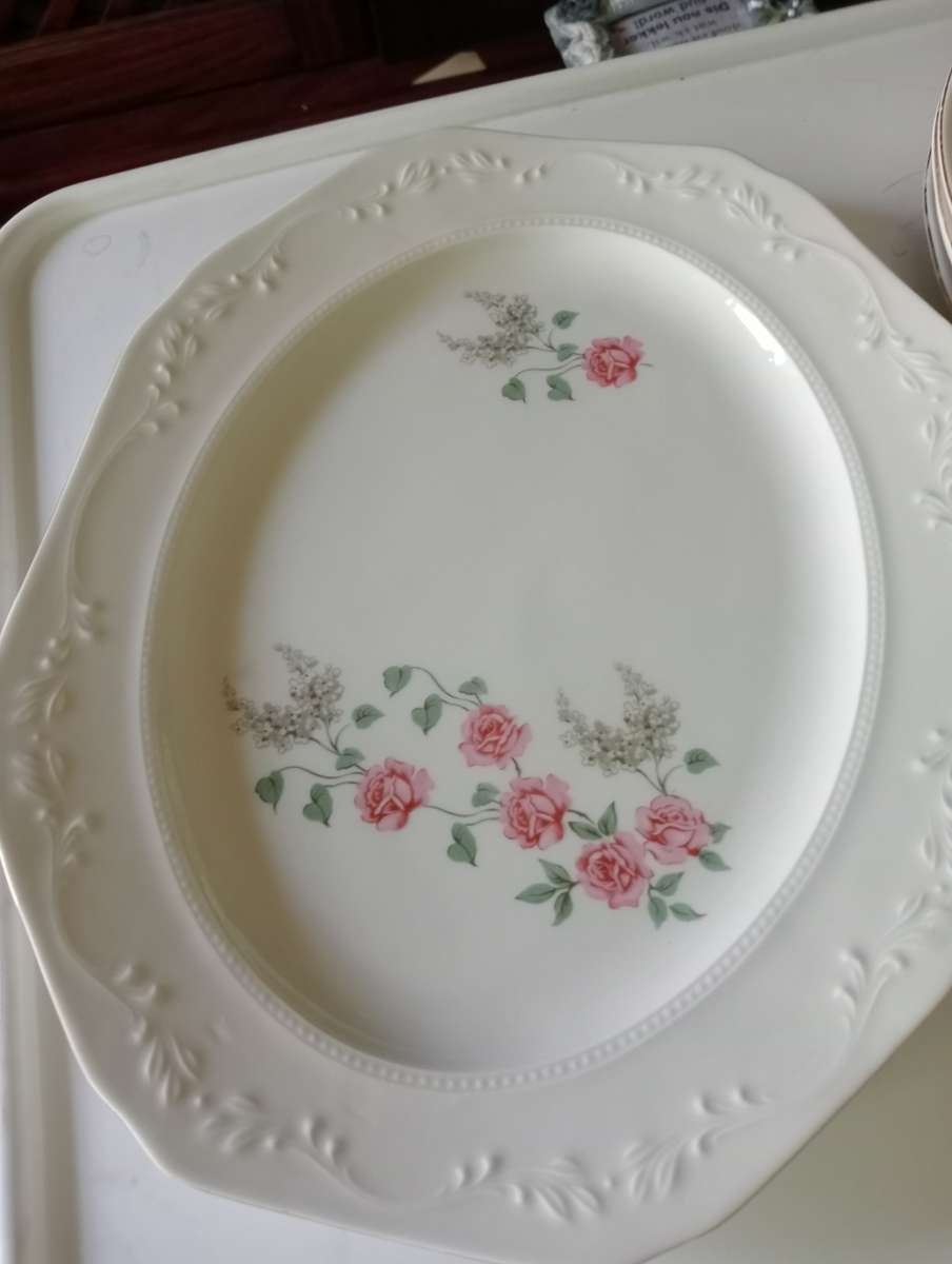 VINTAGE  46 PIECE HUGUENOT ROYALE FINE CHINA  SET