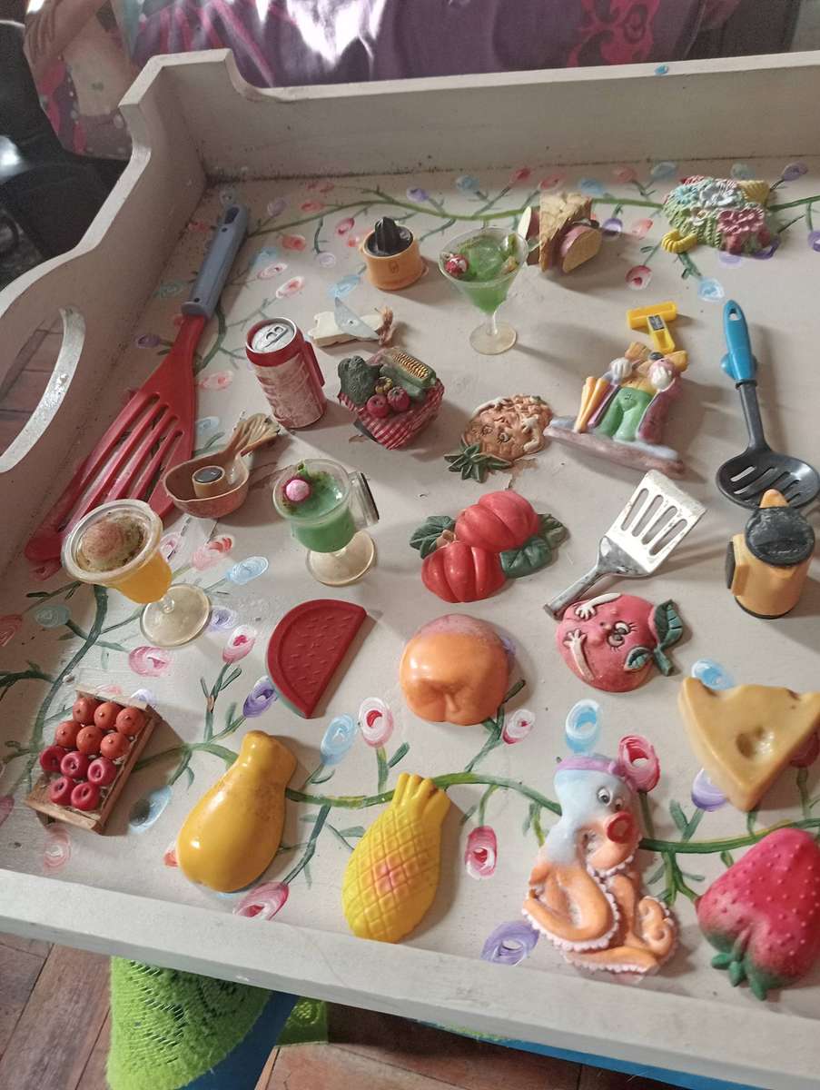 VINTAGE JOB LOT MAGNETS AND DECOR 3