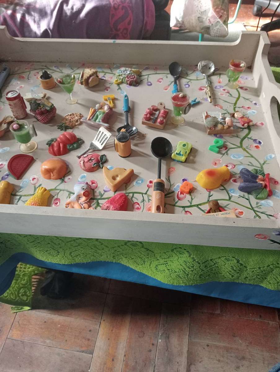 VINTAGE JOB LOT MAGNETS AND DECOR 3