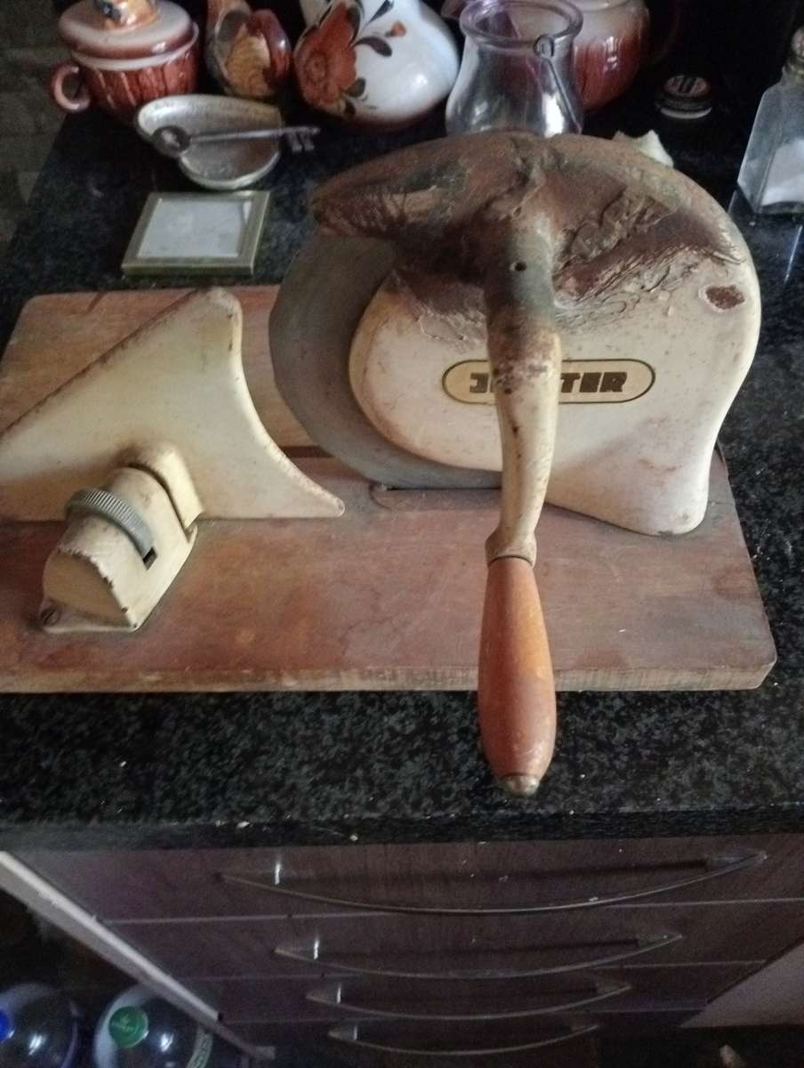 VINTAGE JUPITER BREAD SLICER