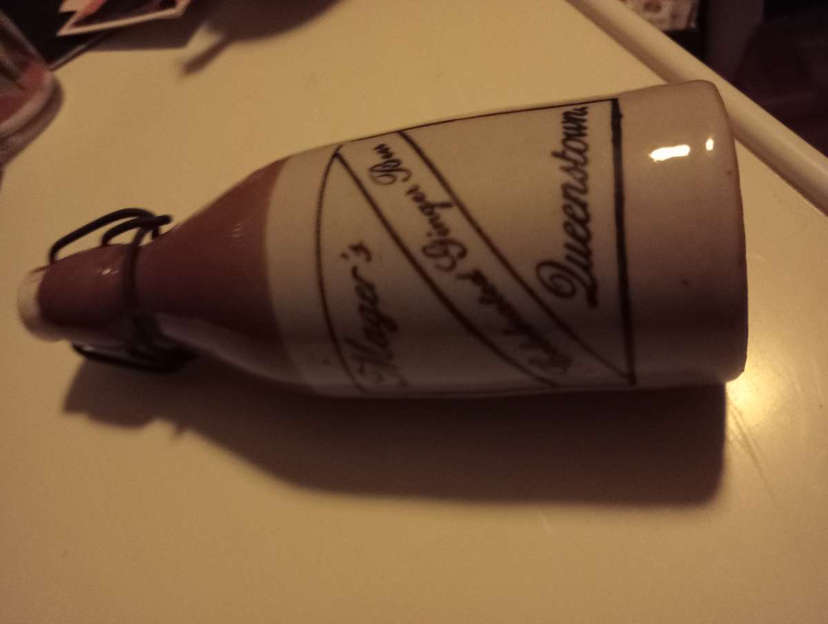 VINTAGE MAGERS GINGERBEER SEALED HOLDER