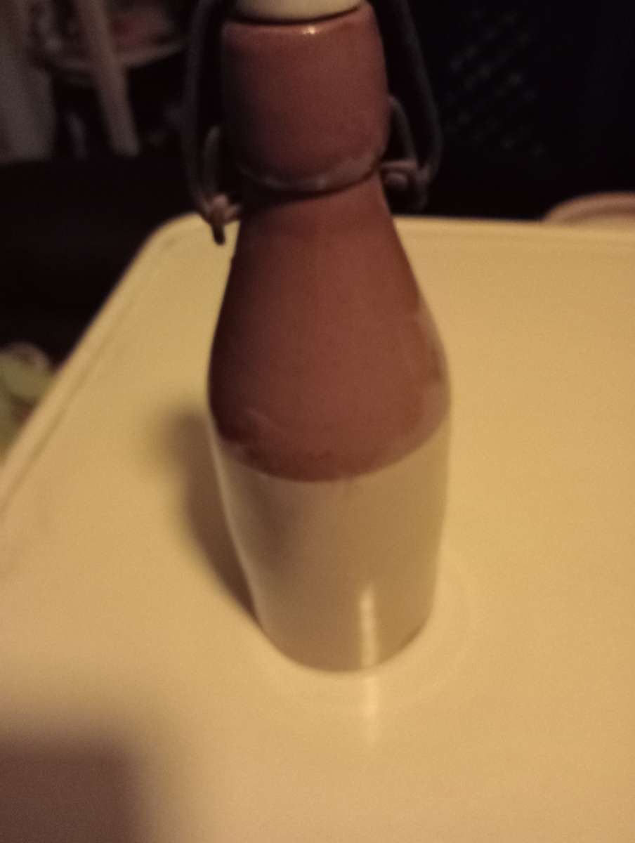 VINTAGE MAGERS GINGERBEER SEALED HOLDER