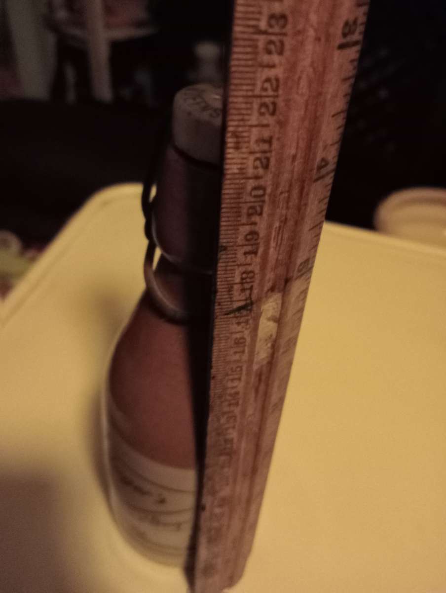 VINTAGE MAGERS GINGERBEER SEALED HOLDER