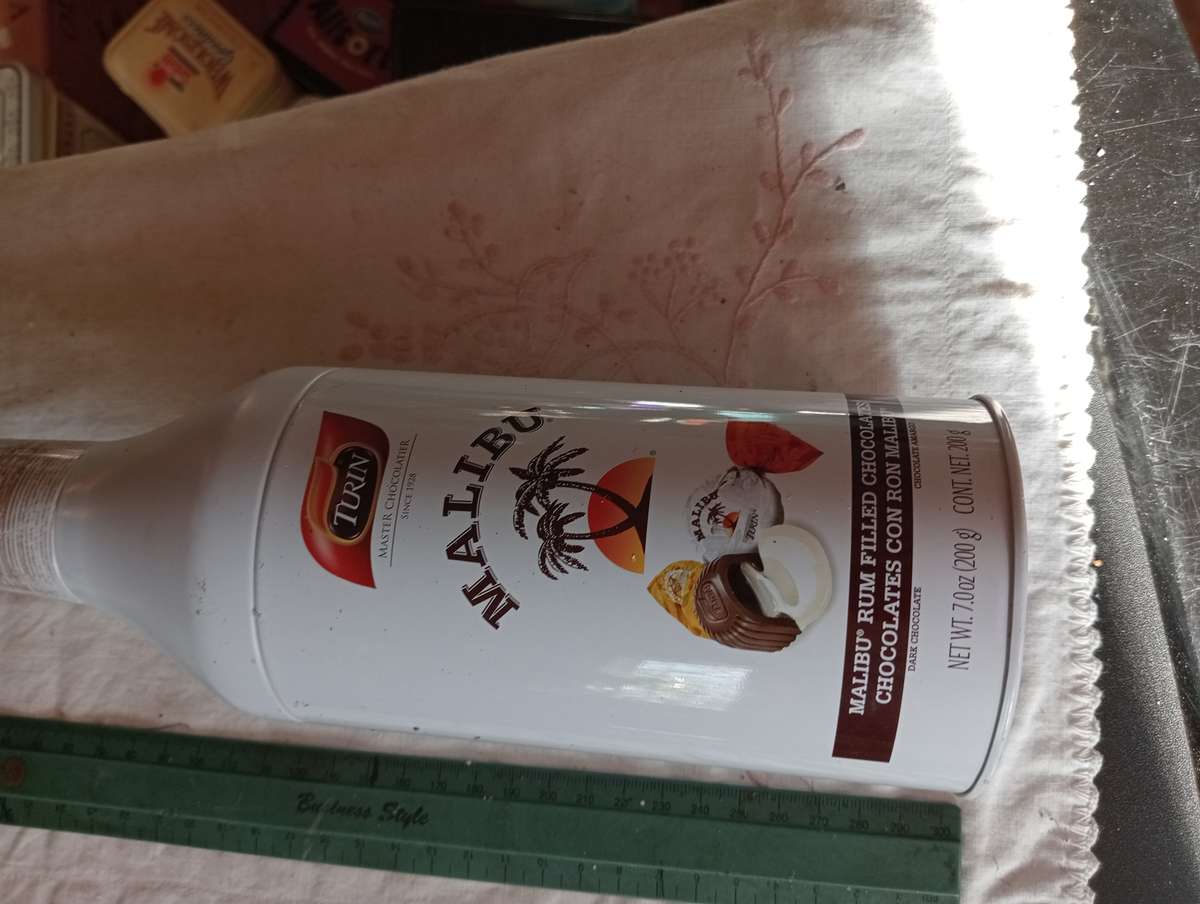 VINTAGE MALIBU RUM TIN