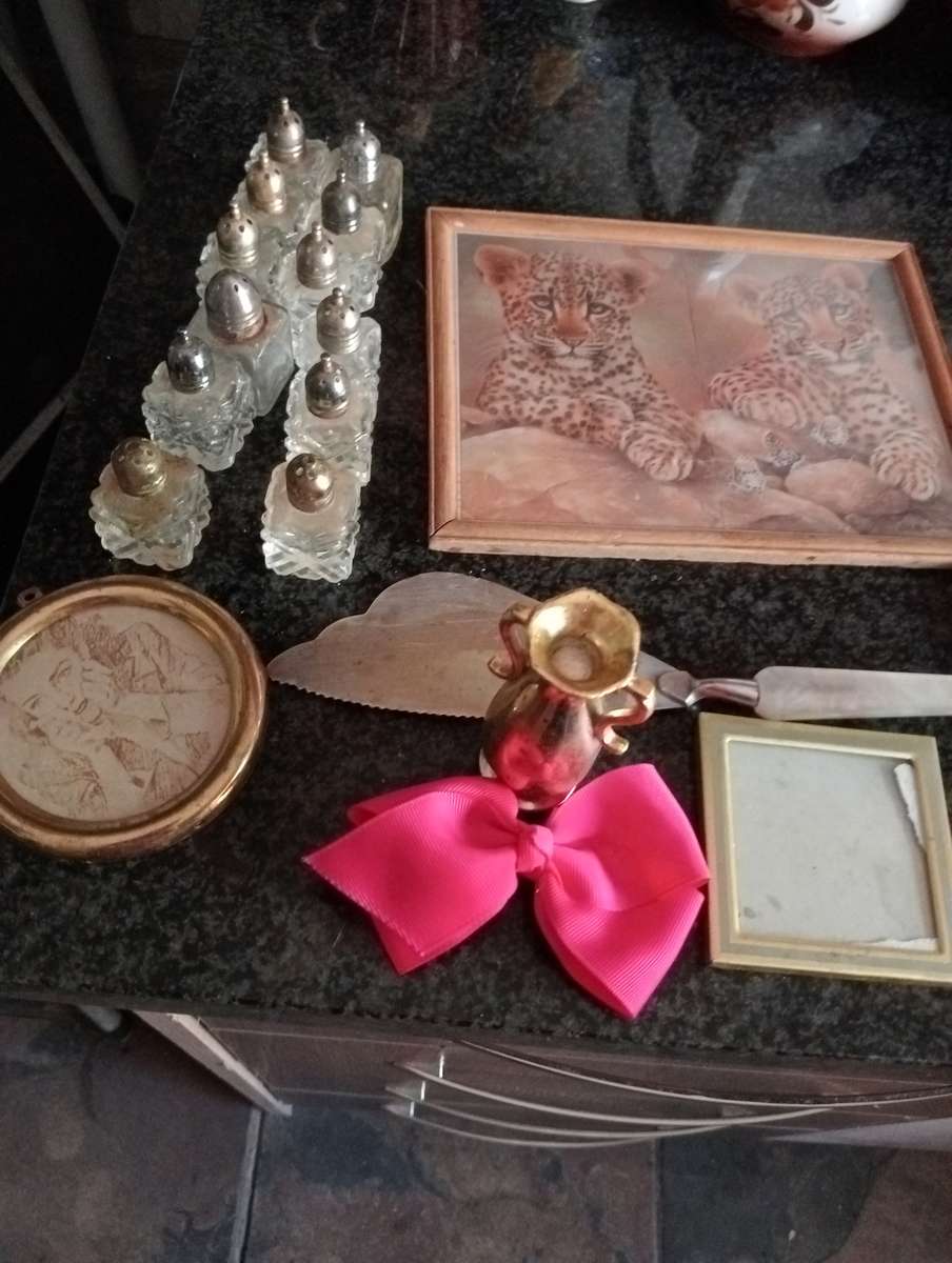 MIXED LOT VINTAGE ITEMS
