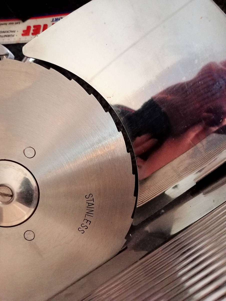 PINEWARE BREAD AND MEAT SLICER