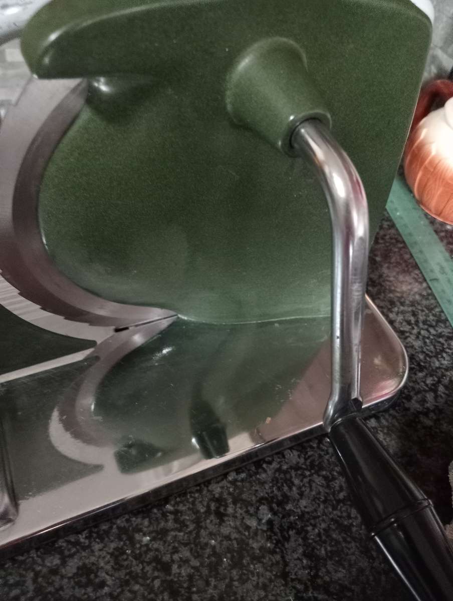 VINTAGE PINEWARE BREADSLICER