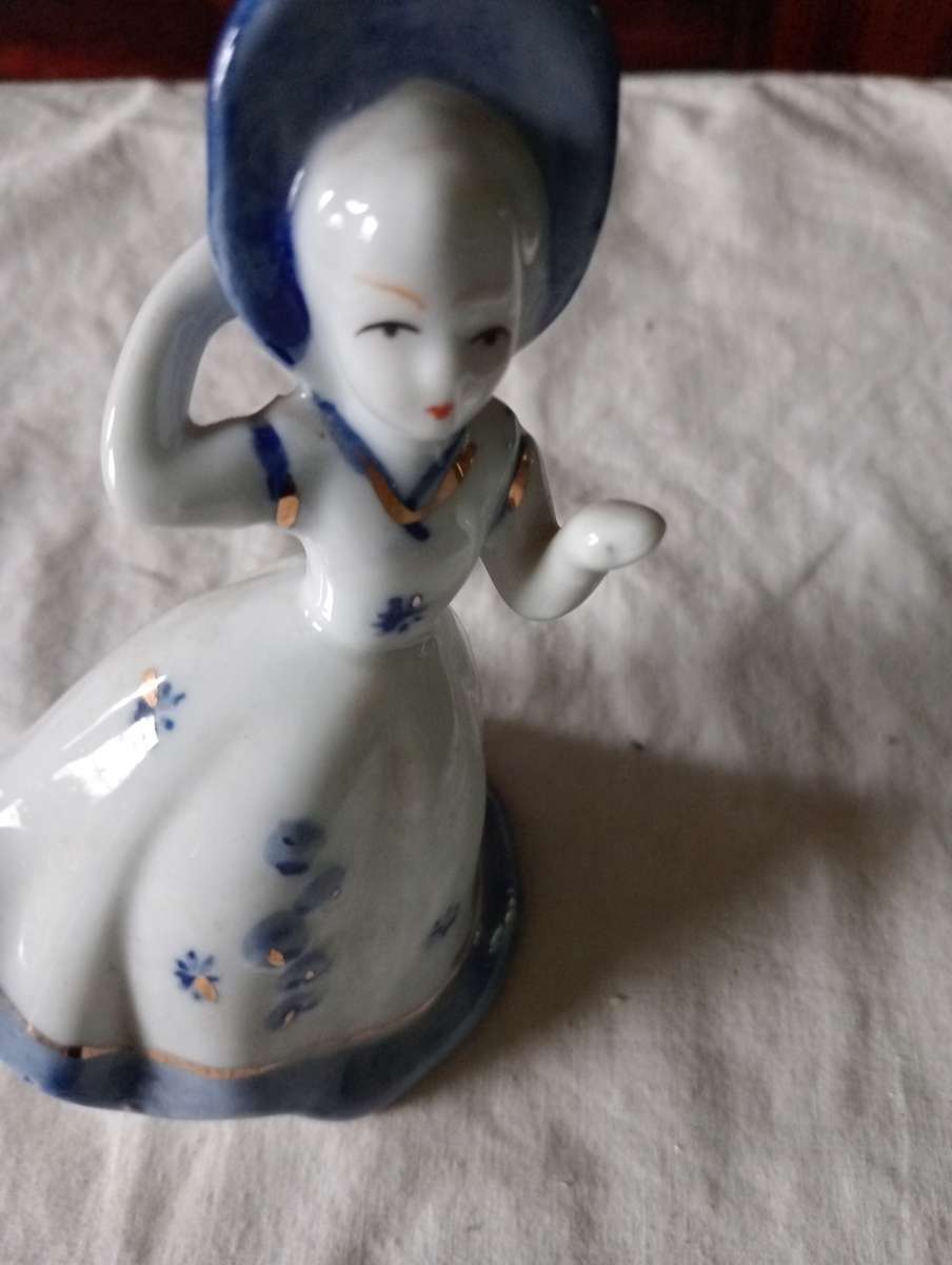 VINTAGE LADY FIGURINE