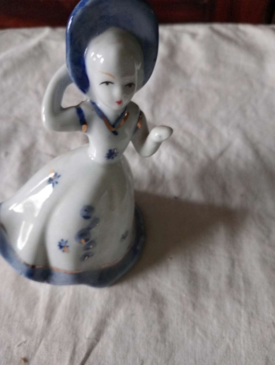 VINTAGE LADY FIGURINE