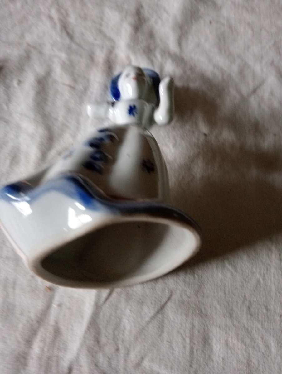 VINTAGE LADY FIGURINE