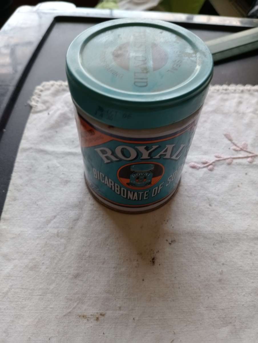 SCARCE ROYAL BAKING POWDER TIN