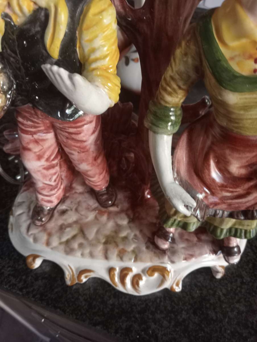 STUNNING ELECTRIC CERAMIC  LAMP WITHOUT SHADE