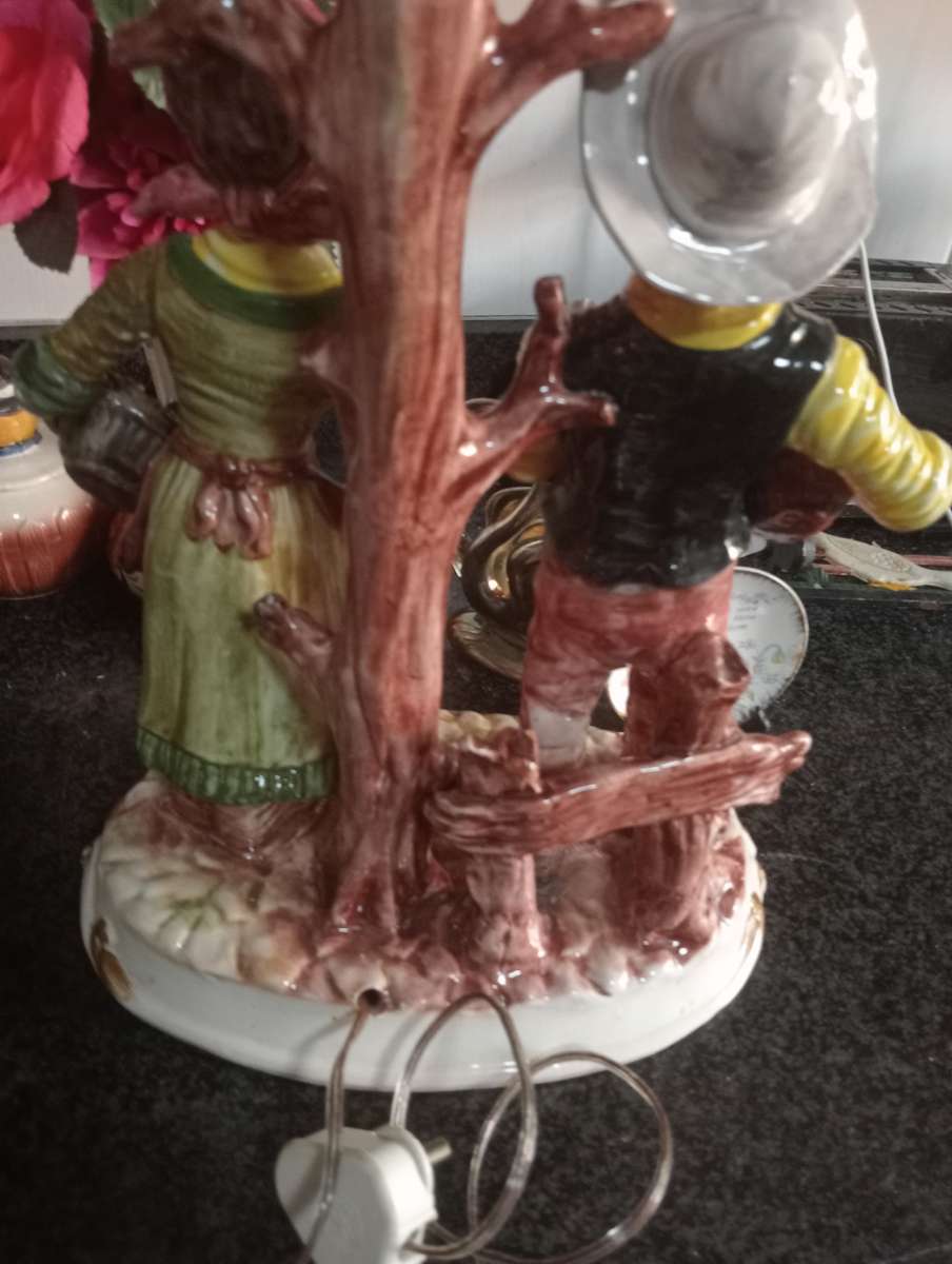 STUNNING ELECTRIC CERAMIC  LAMP WITHOUT SHADE