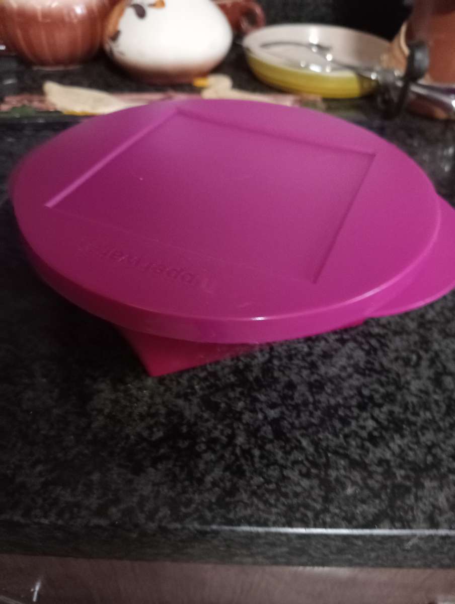 NEW 600 ML TUPPERWARE HOLDER