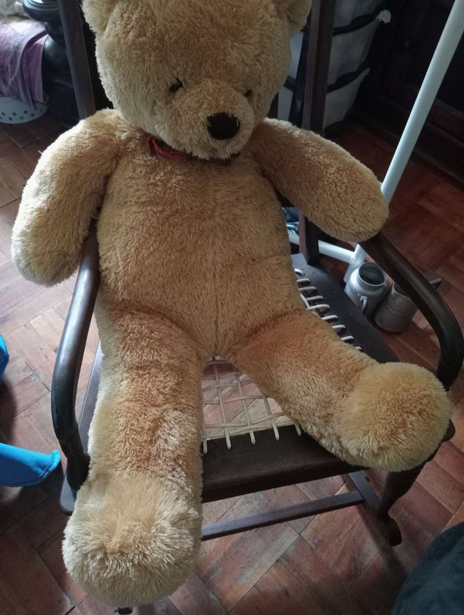 VINTAGE EXTRA LARGE BROWN STUFFED BEAR