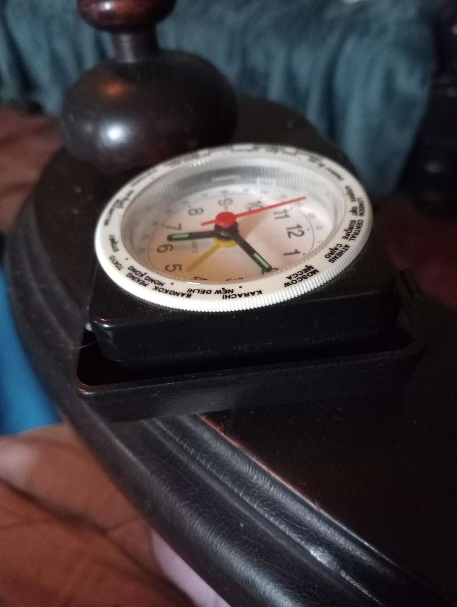 VINTAGE CLOCK WORKING CONDITION