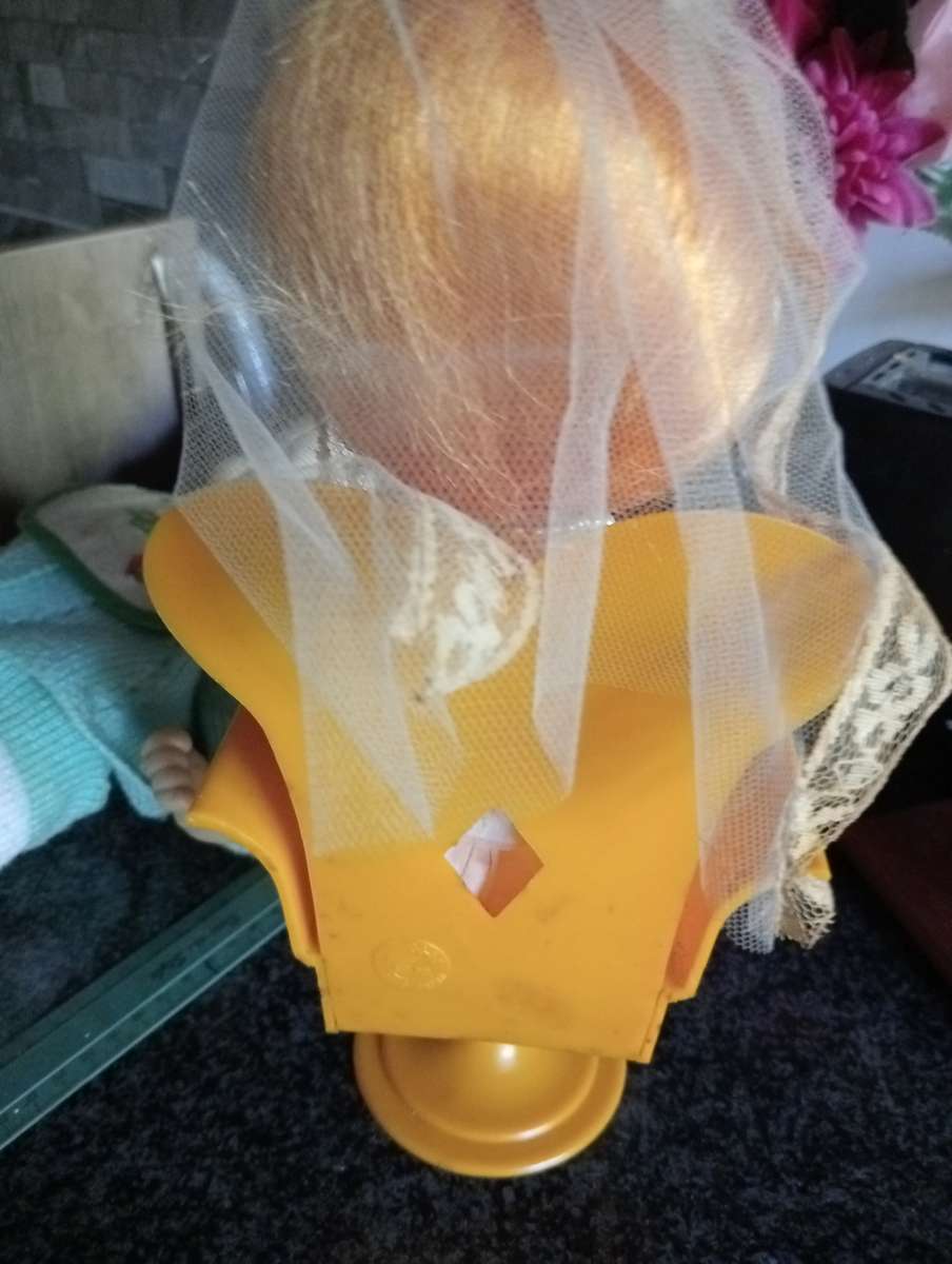 VINTAGE WIND UP FASHION BRIDES DOLL ON CHAIR