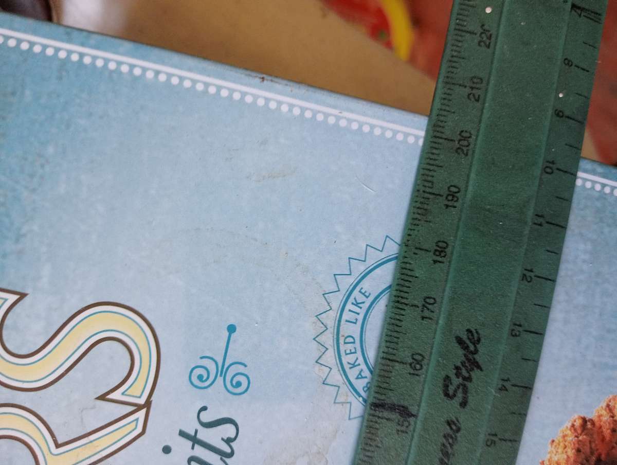 BAKERS CRUNCHIE BISCUIT TIN