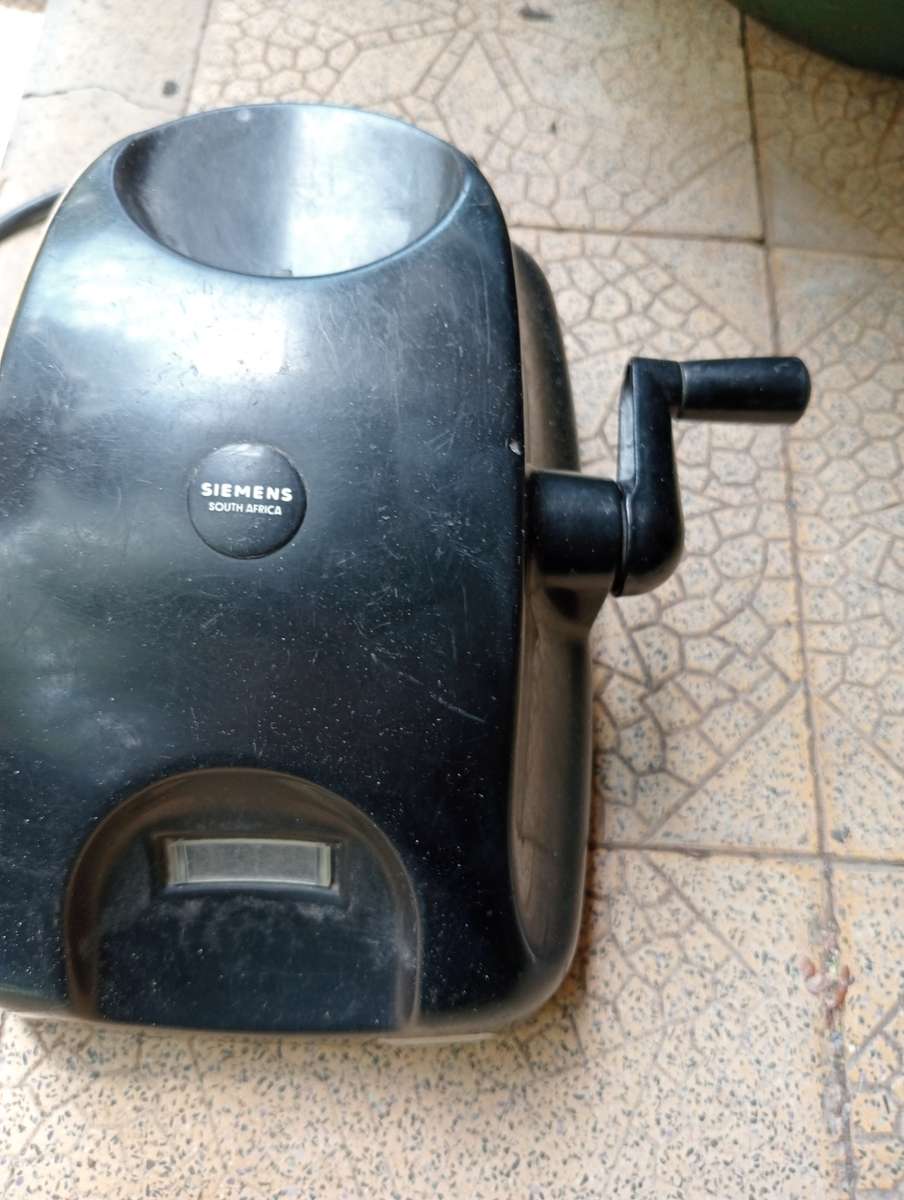 ANTIQUE COLLECTABLE BLACK SIEMENS HAND  LANDLINE  PHONE