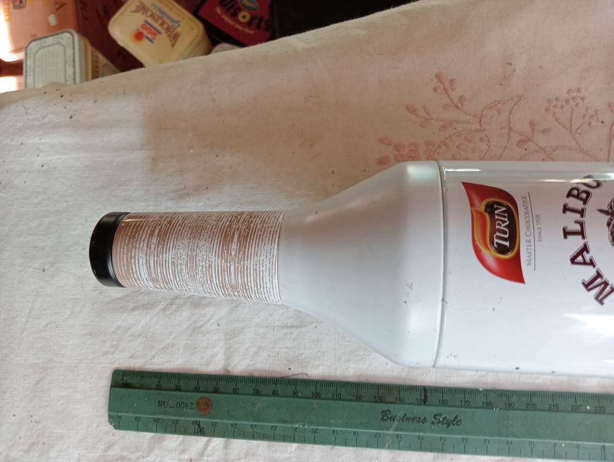 VINTAGE MALIBU RUM TIN