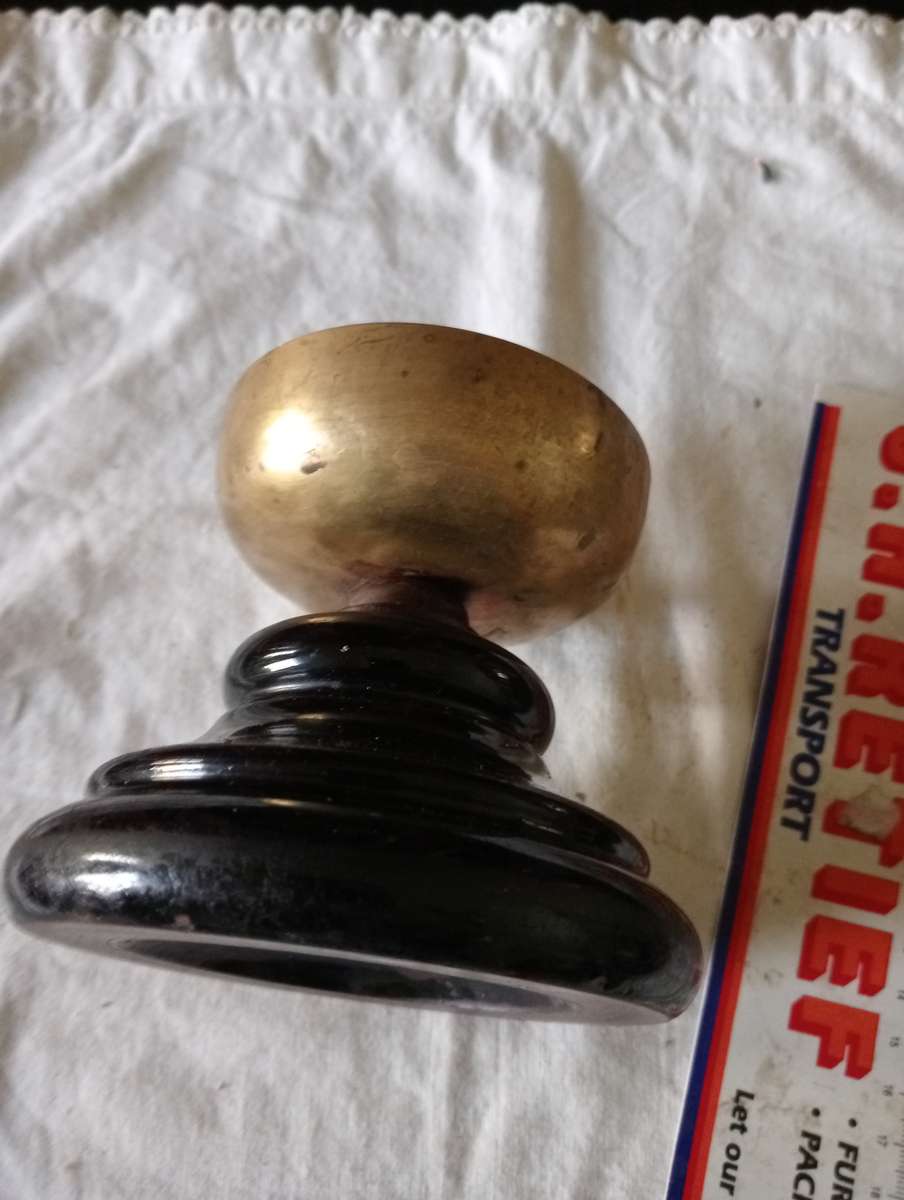 VINTAGE SMALL BRASS HOLDER MOUNTED