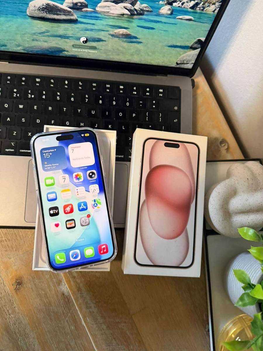 iPhone 15 Plus (256GB) PRESTINE Pre-owned Condition + Box , Charger & Accessories
