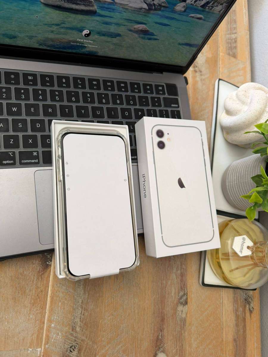 iPhone 11 (128GB) White in Excellent Condition + Box, Charger & Extras
