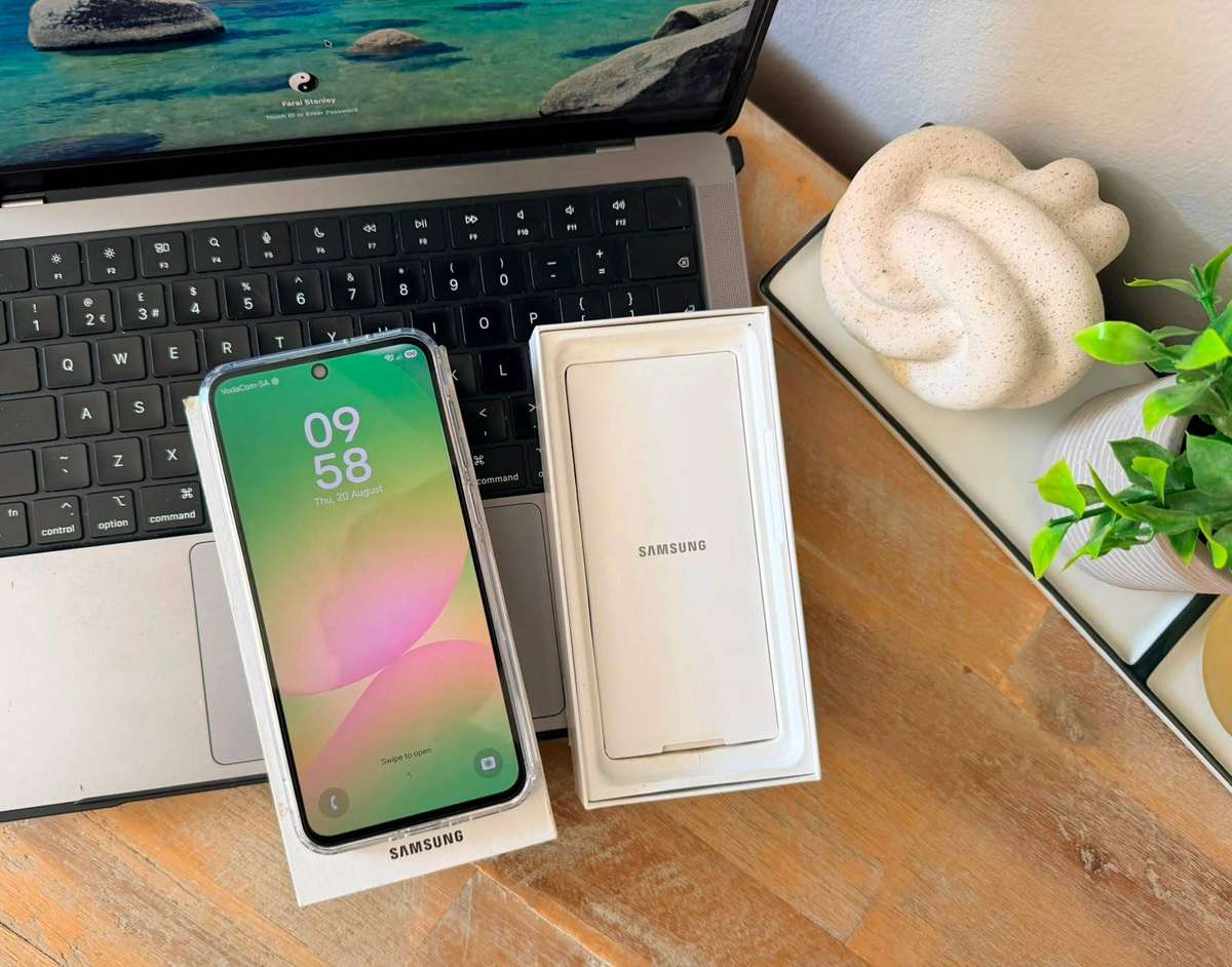 Samsung Galaxy A56 256GB + Box, Charger & Extras