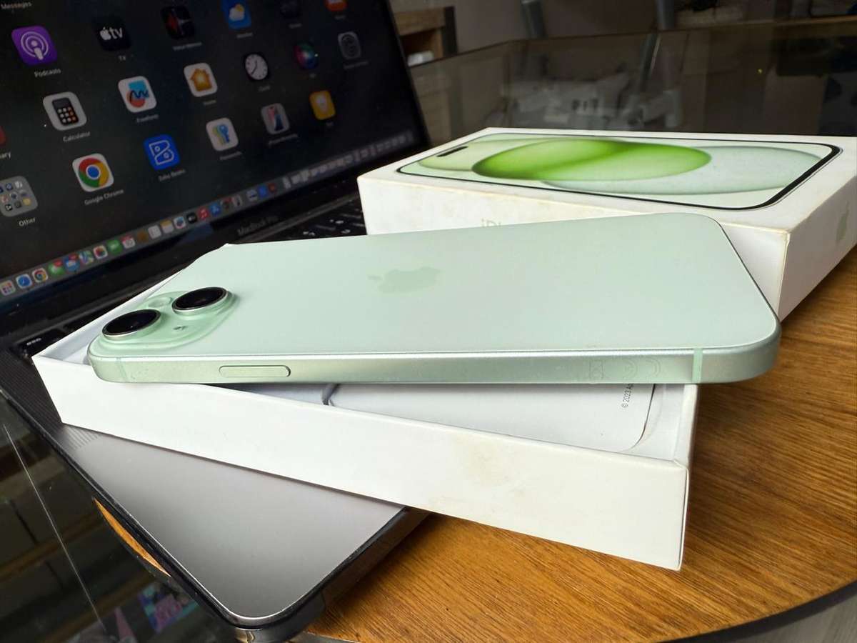 iPhone 15 Plus (128GB) Green * Excellent Pre-owned Condition * + Box & Extra accessories